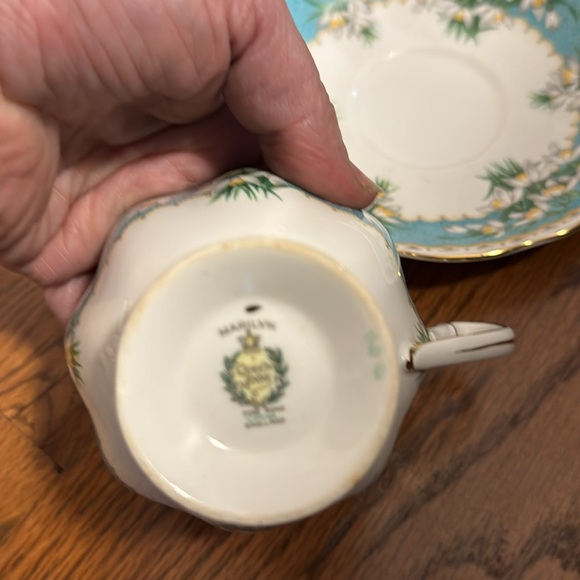 Queen Anne bone china tea cup and saucer Marilyn - Picture 4 of 5